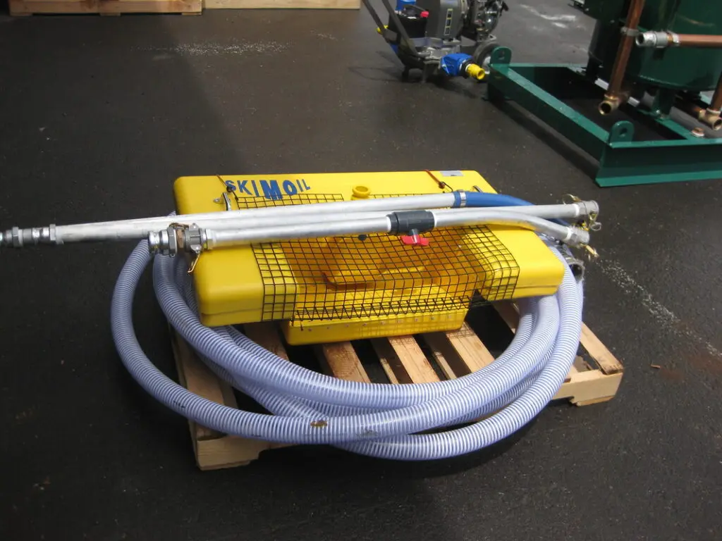 First Response Oil Skimming Systems — When Things Get Serious: FDS & Steelmax