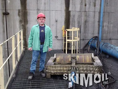 Why Choose SkimOIL ® ? — OUGH, RUGGED, RELIABLE... READY TO GO TO WORK.
OIL SKIMMER THAT WILL NOT GIVE YOU A LOT OF WATER TO DEAL WITH...THE FLOATING DRUM SKIMMER (FDS) COULD BE THE ONE.